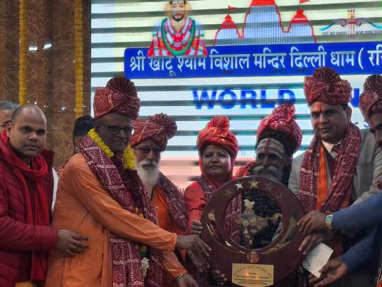 Hindu Ratna Award to His Holiness Jayapataka Swami Maharaja at New Delhi